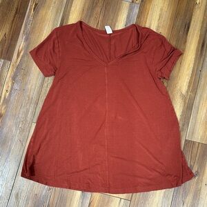 Kate Quinn Terracotta V-Neck Short Sleeve Top